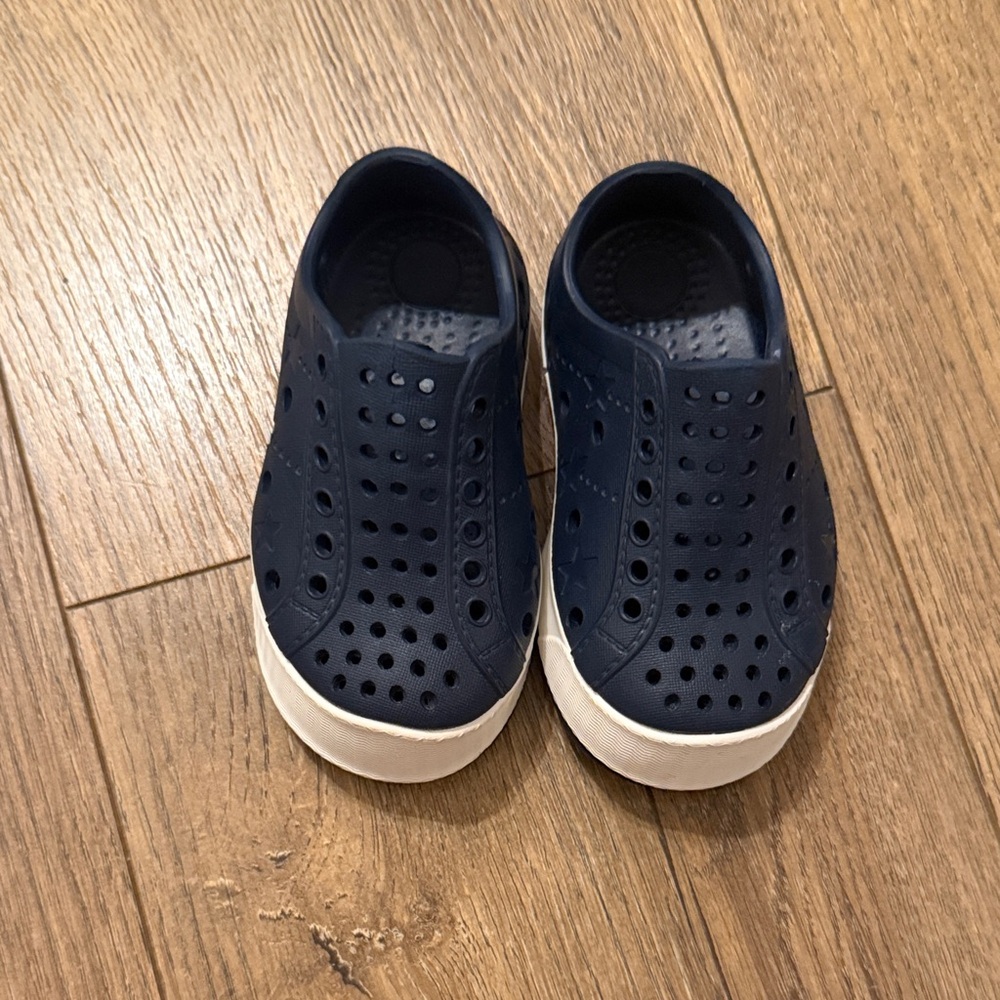Shooshoos sandals